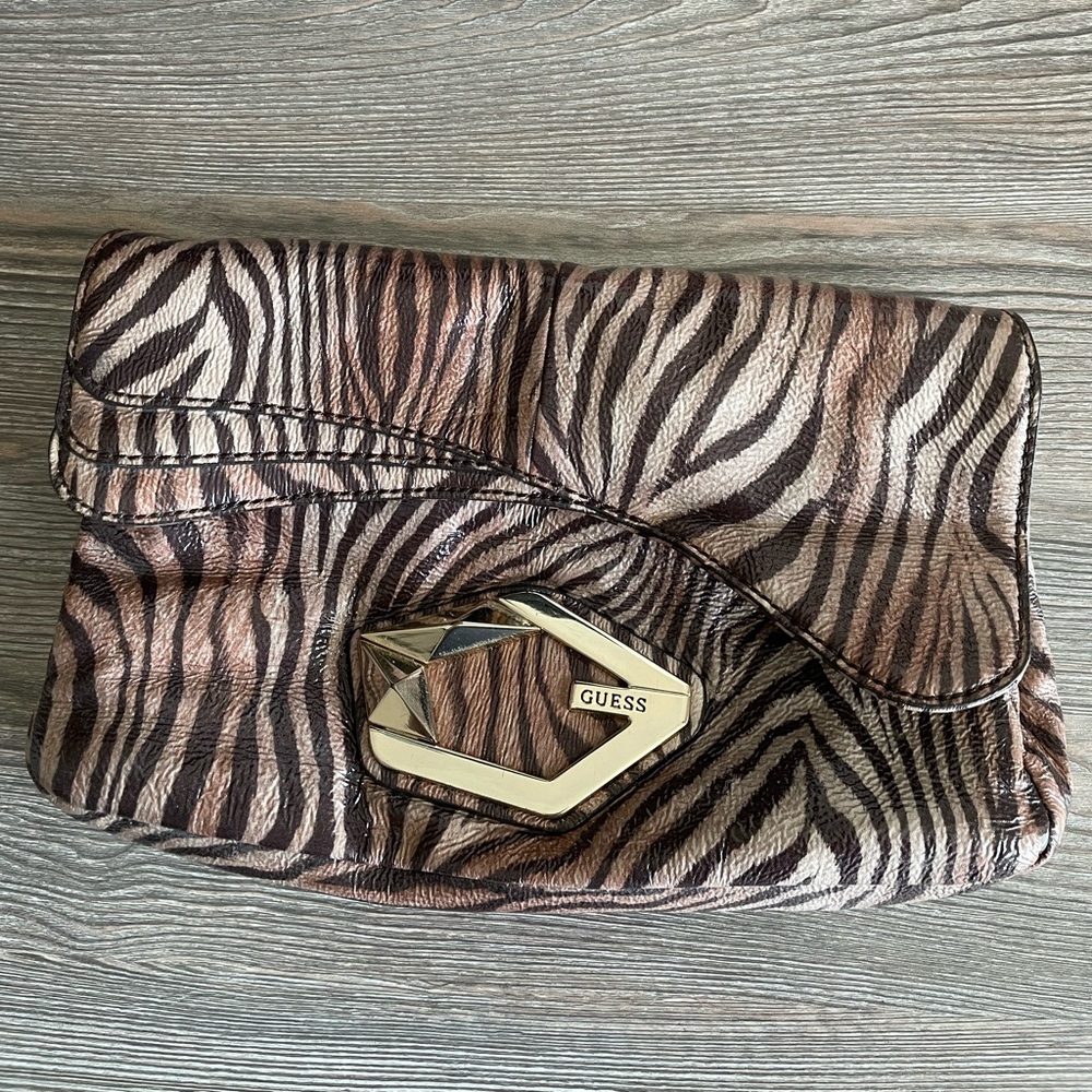 Guess clutch